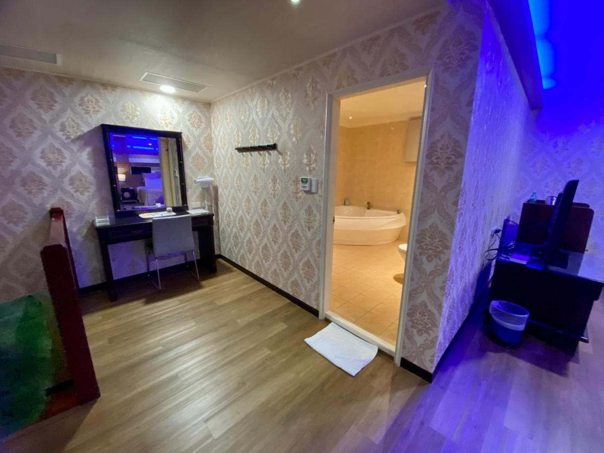 Pingtung Huang Xing Motel المظهر الخارجي الصورة