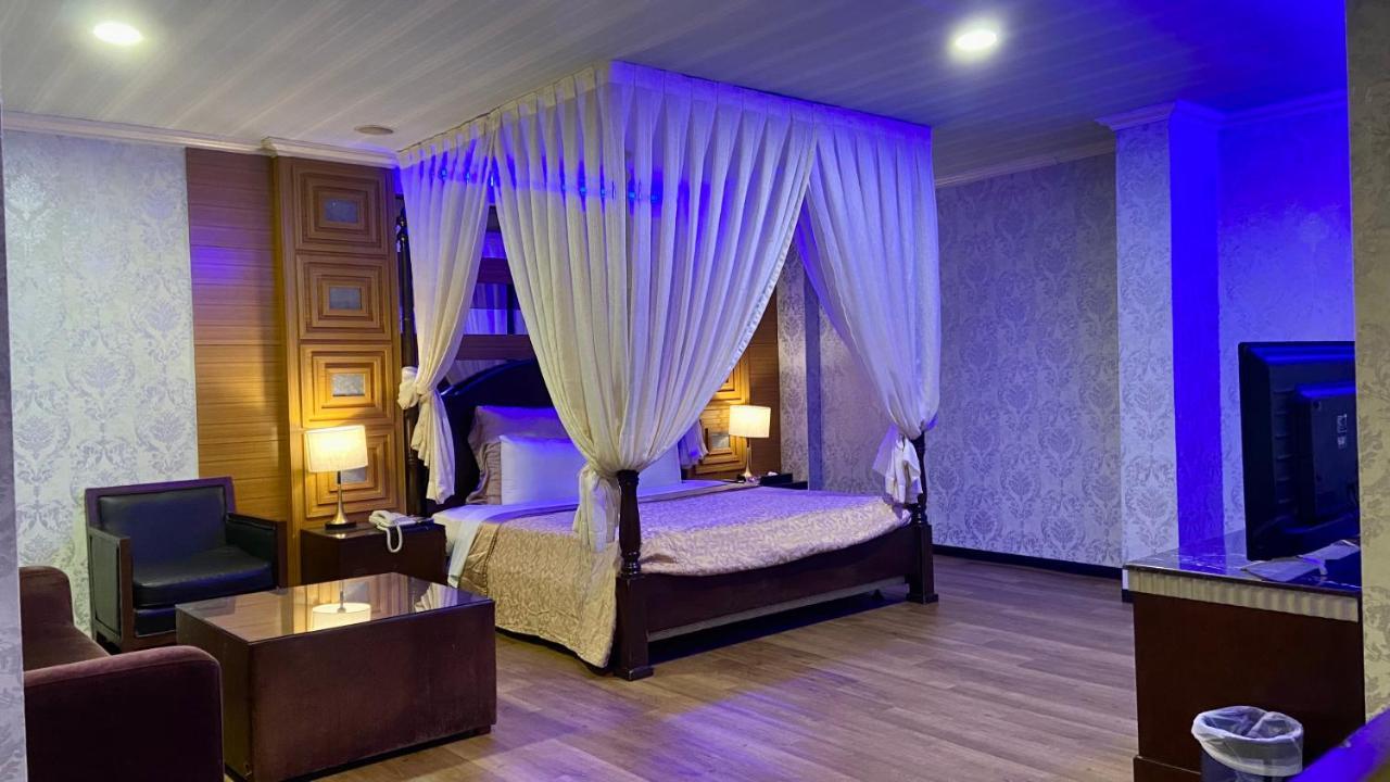 Pingtung Huang Xing Motel المظهر الخارجي الصورة